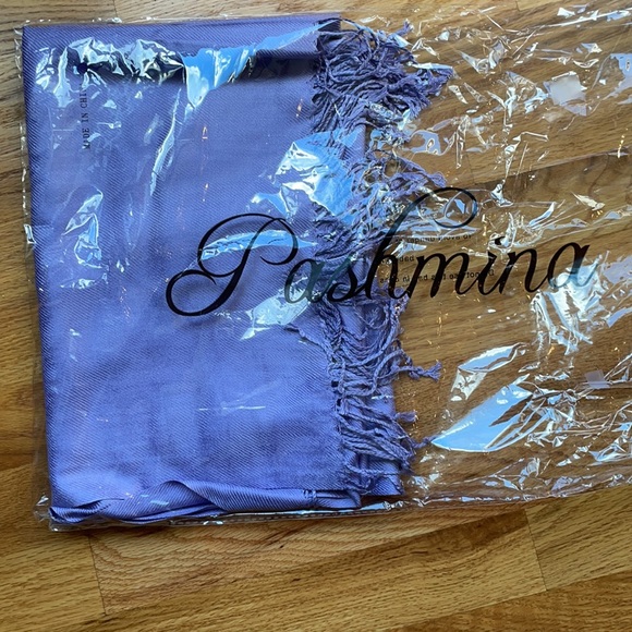 Pashmina - Picture 2 of 2